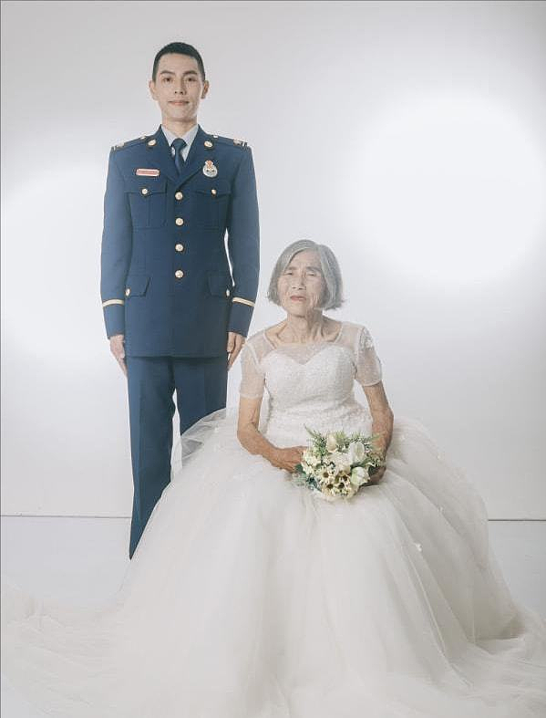 24岁小伙和85岁老太太，相差61岁拍婚纱照，背后真相令人感动（组图） - 18