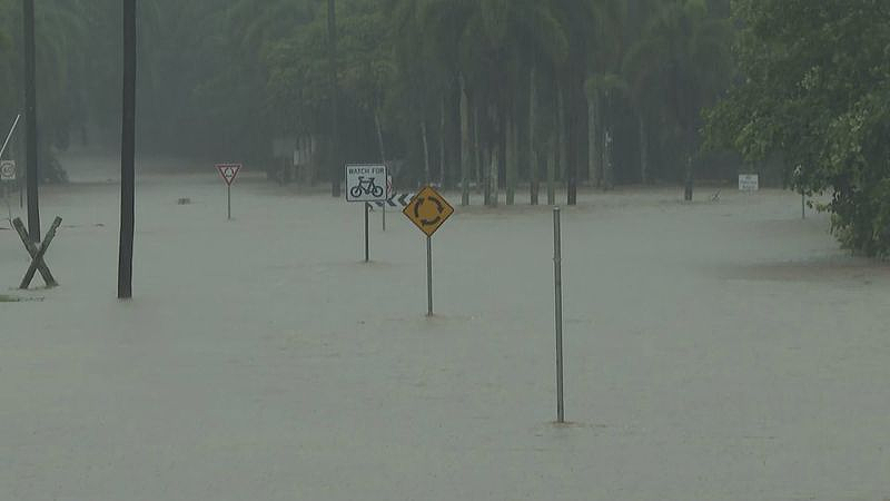 昆州连续5天暴雨引发洪灾！房屋被淹交通中断，上万户家庭断电（组图） - 3