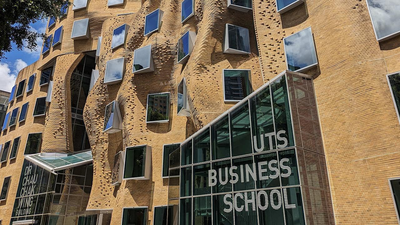 弗兰克·盖里 (Frank Gehry) 在乌尔蒂莫 (Ultimo) 设计了 UTS 商学院。 UTS 的商业学位是该州第二受欢迎的课程。 图片：贾斯汀·劳埃德。