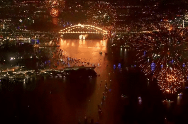 悉尼跨年烟花秀震撼上演！万枚烟花点亮夜空，美不胜收（视频/组图） - 30