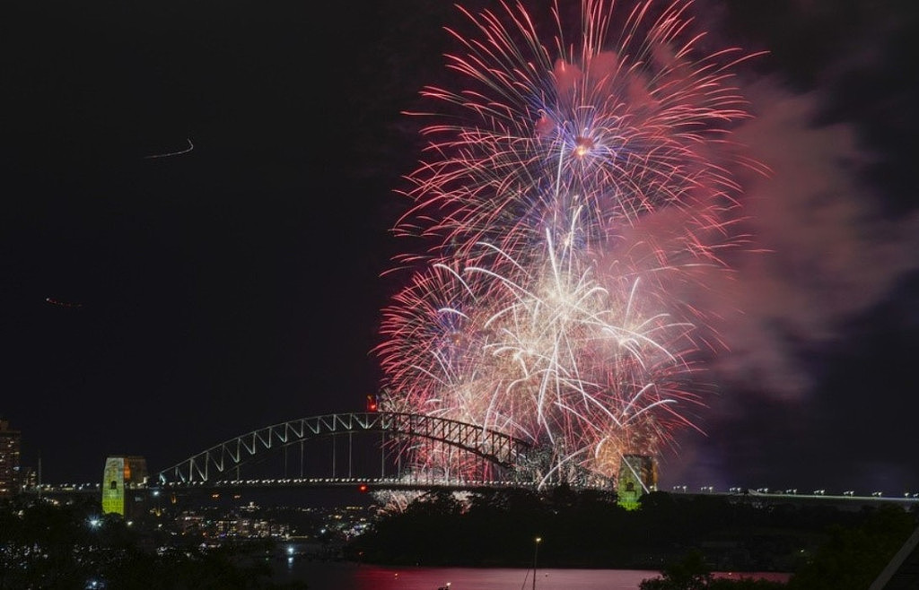 悉尼跨年烟花秀震撼上演！万枚烟花点亮夜空，美不胜收（视频/组图） - 7