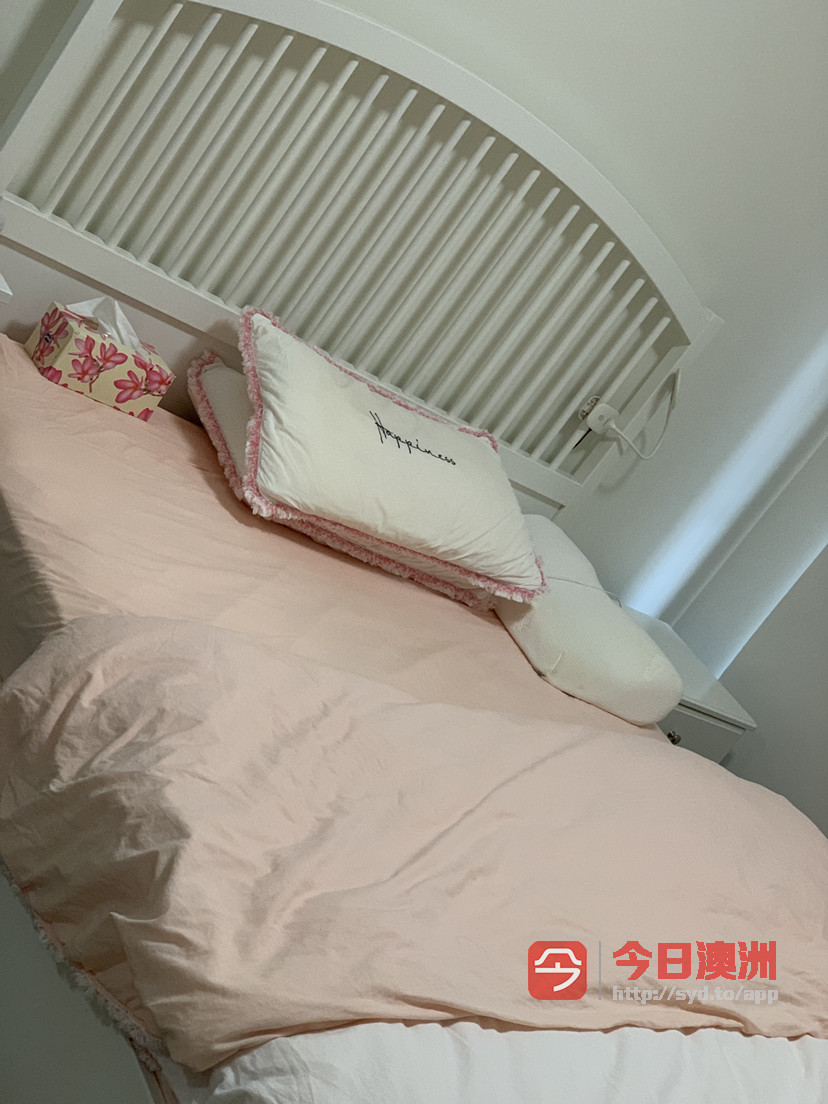 九成新床架床垫床头柜低价出售