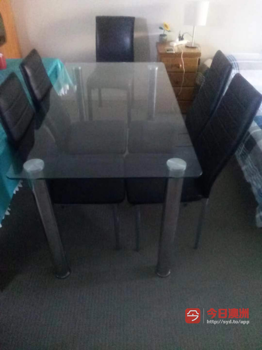 玻璃餐桌四个椅子等