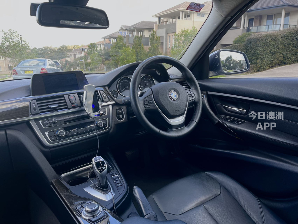 2015 BMW 320i Luxury line 低公里数