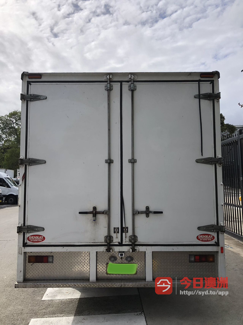 今日墨尔本Mitsubishi 2014年 Fuso 515 Canter 30L 自动 Mitsubishi 2014年 Fuso 515 Canter 30L 自动