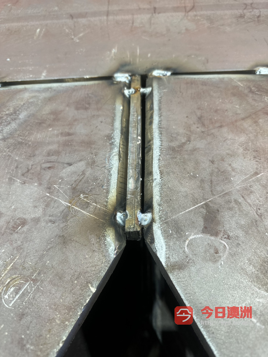 承接电焊制作二保焊亚弧焊手把焊雨棚制作按装钢梁制作按装另有接机代驾服务价格面议