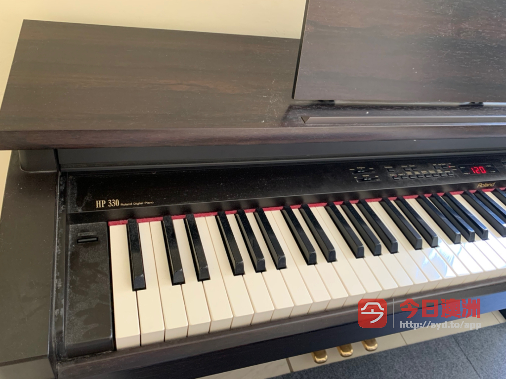 罗兰HP330电钢琴