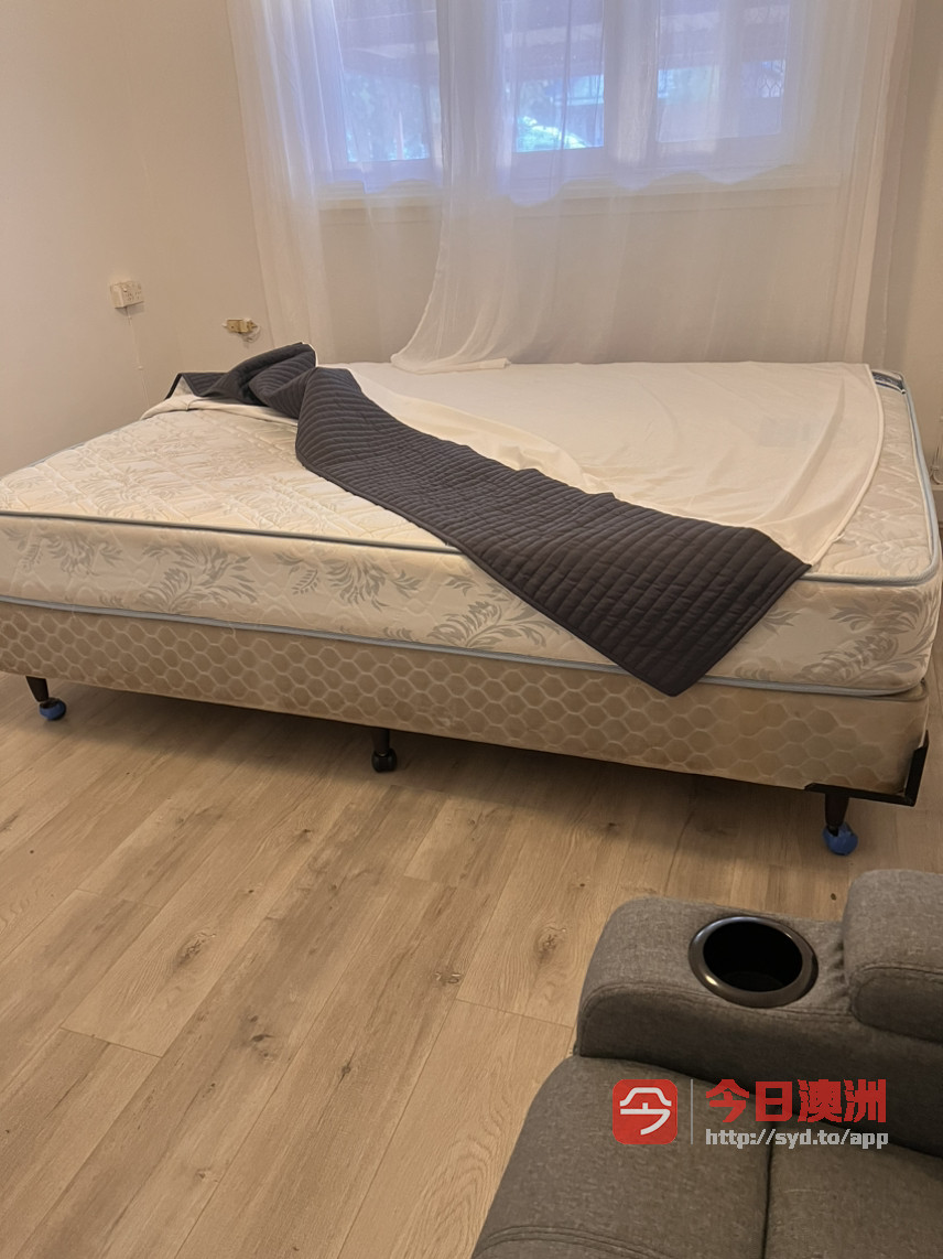 免费King size 双人床床垫double size 折叠沙发金属床架