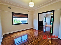 Willoughby  校区房公立私立静街近新 有view 3房1卫2车位house