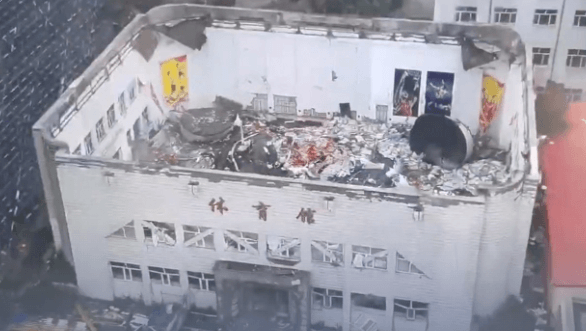 黑龙江一中学体育馆坍塌