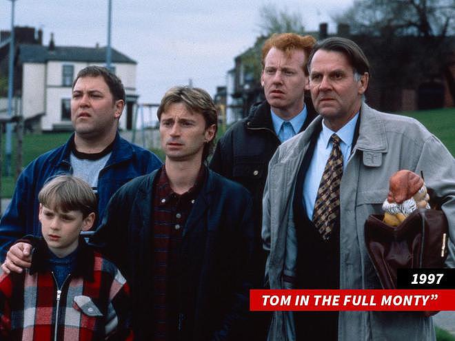 英国演员汤姆·威尔金森去世，曾与成龙共同出演《尖峰时刻》（组图） - 2