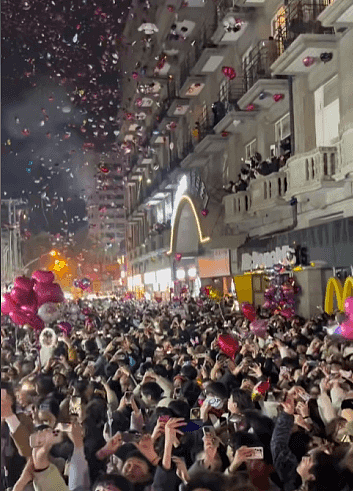 武汉跨年夜万人放飞气球引发爆燃，整条街瞬间跳闸（视频/组图） - 5