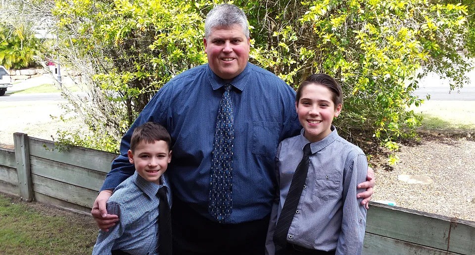 Terry Munro with two sons before weight loss.