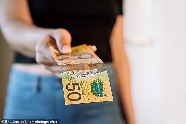 A number of social media users argued that Australians need to use cash or they risk losing it