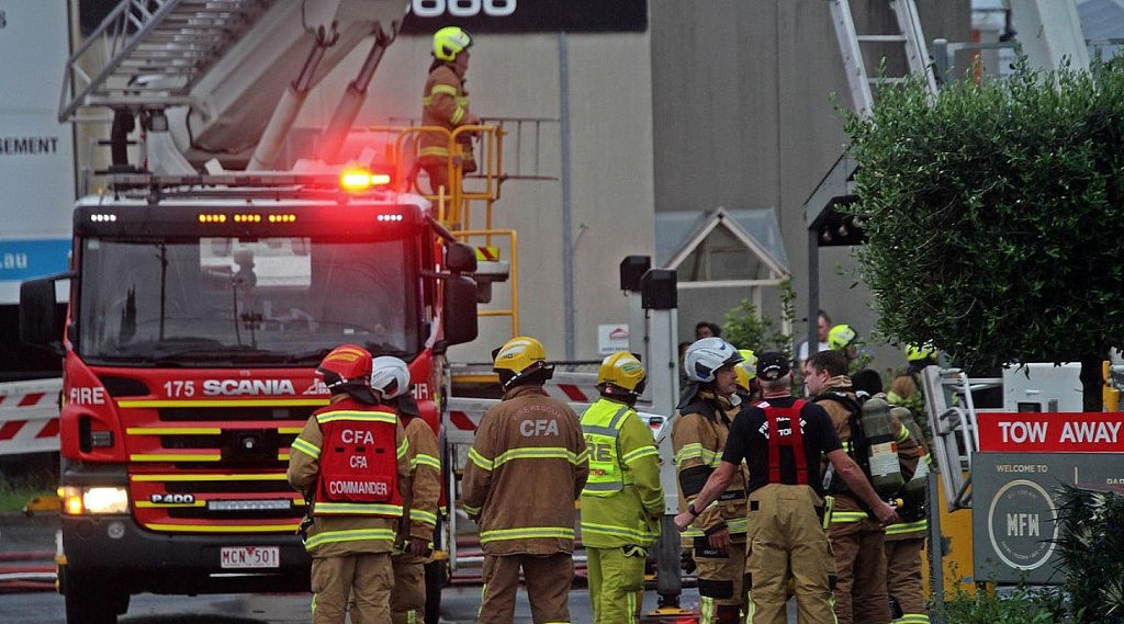 澳洲知名餐馆起火，大火烧穿屋顶！食客员工被迫撤离（组图） - 3