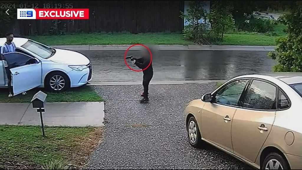 澳洲一家在家门口遇惊魂一幕！遭黑衣少年持枪威胁，所有人被吓坏（组图） - 3