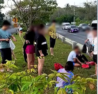 泰国载中国游客旅游巴翻侧！17人受伤包括儿童（组图） - 5