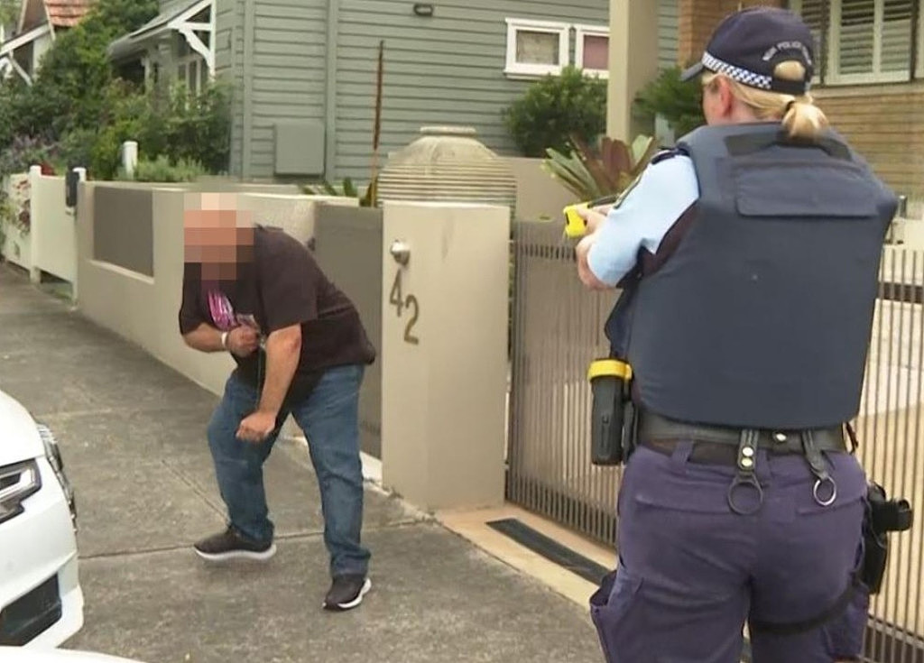 悉尼街头惊现大批警察！男子屡次无视指令，被警方用泰瑟枪“放倒”逮捕（组图） - 2