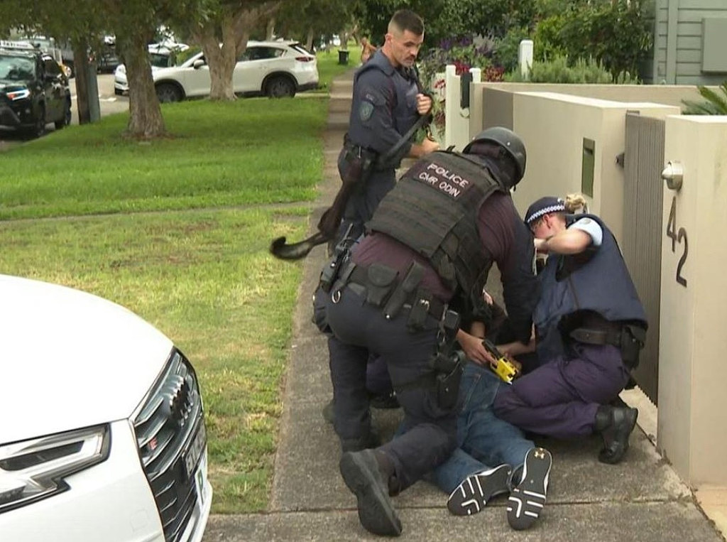 悉尼街头惊现大批警察！男子屡次无视指令，被警方用泰瑟枪“放倒”逮捕（组图） - 4
