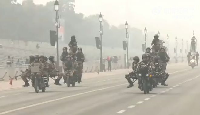 杂耍+雾霾！印度最强阅兵变爆笑猴戏！中国网友欢乐围观（组图） - 3