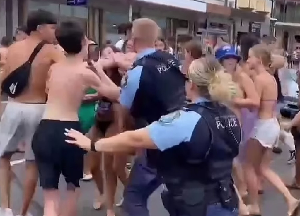 视频疯传！50名teenager在悉尼街头闹事，近百名警员到场赶人（视频/组图） - 3
