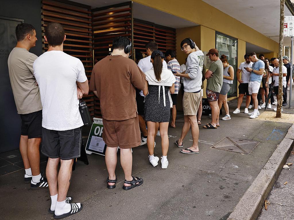 Long lines at the rental inspection for a unit above the Evening Star Hotel in Surry Hills. Picture: Sam Ruttyn