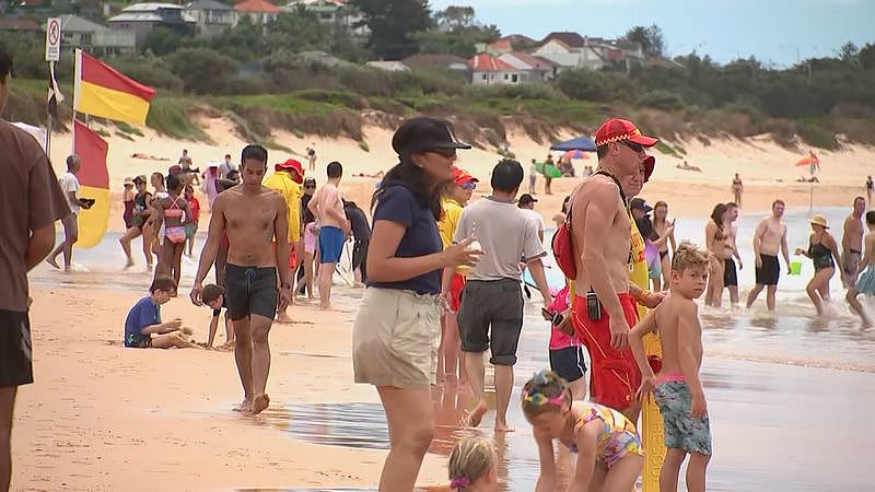 短短1天300人溺水，澳洲日成救生员噩梦！大批澳人集体卷入离岸流险亡（组图） - 2