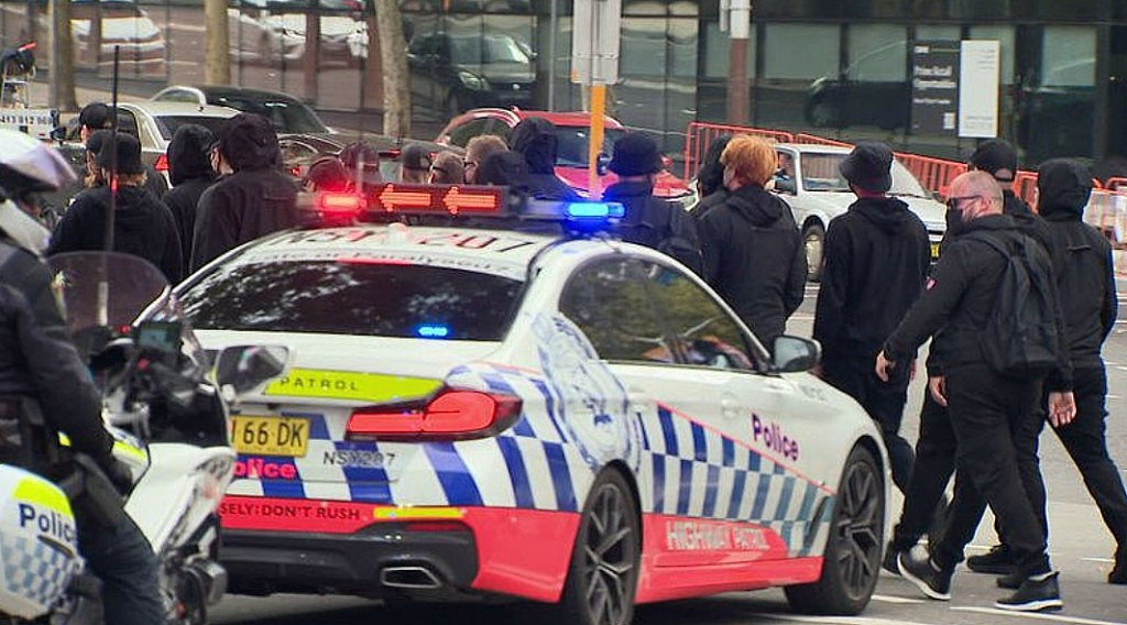 又有大批“黑衣人”在悉尼聚集，警方再次出动！州长警告：对法西斯零容忍（组图） - 5