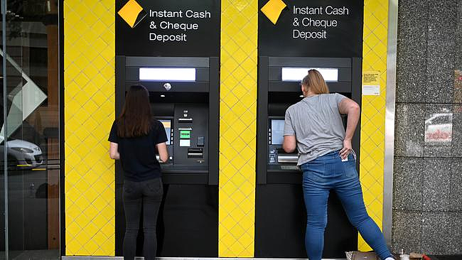 澳洲一银行关闭更多分行，向完全数字化迈进！客户驱车百里取钱遭拒（组图） - 4