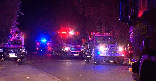 “火焰从屋顶喷射！”珀斯郊区住宅夜间着火，一女子不幸死亡，两小孩受伤（组图） - 2