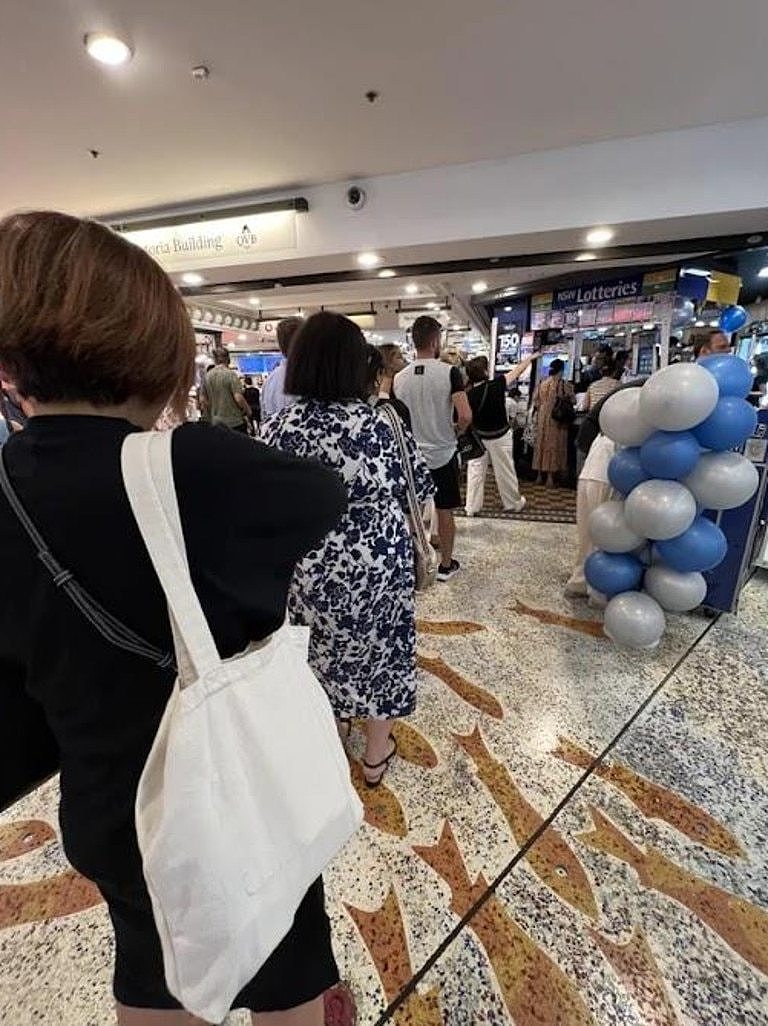 Long queues seen ahead of the jackpot Picture: Reddit.