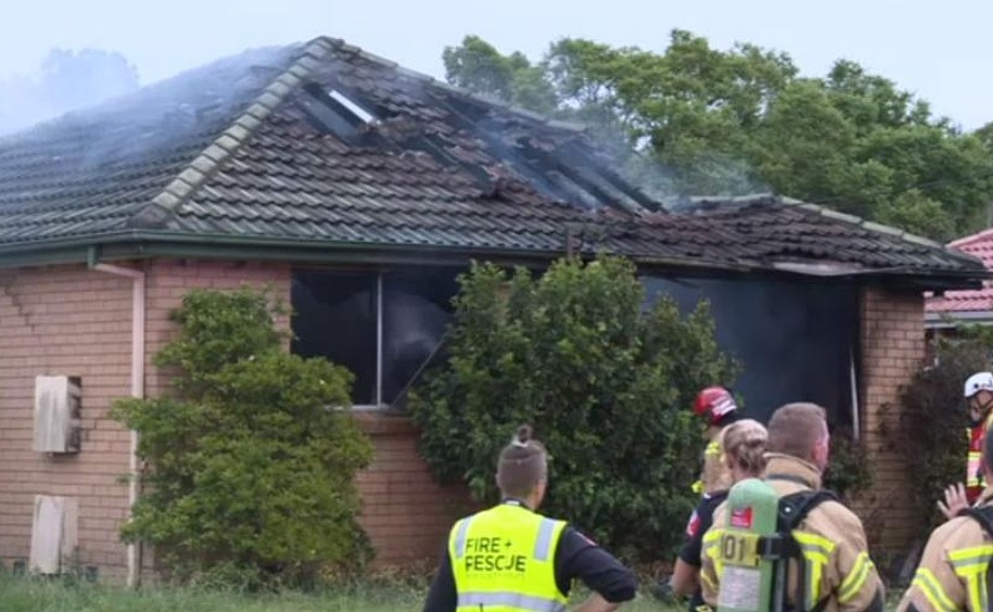 悉尼民宅发生可疑火灾！1人被严重烧伤，生命垂危（组图） - 4