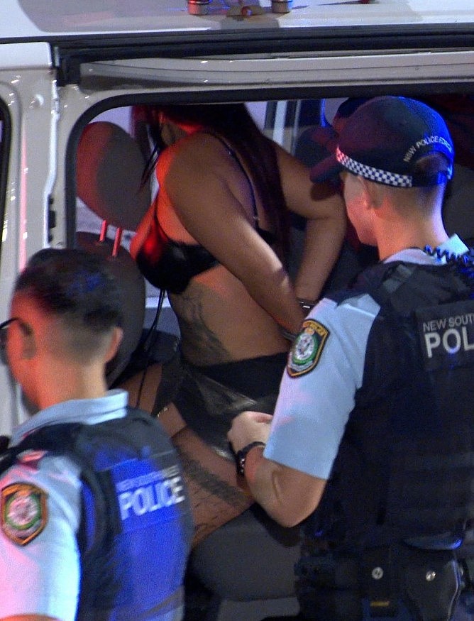 悉尼东区发生车祸！性感小姐姐涉酒驾被控，被撞者不省人事（组图） - 4