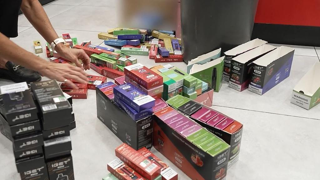 悉尼警方突袭多地零售店！查获3万余支非法电子烟，60家店被一网打尽（组图） - 2