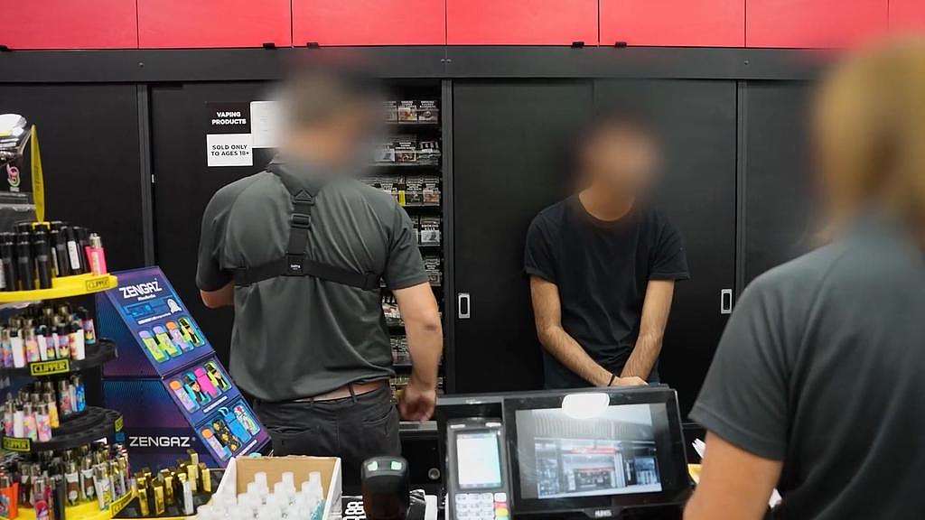 悉尼警方突袭多地零售店！查获3万余支非法电子烟，60家店被一网打尽（组图） - 4