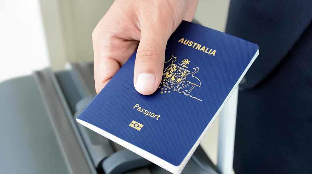 澳洲护照申请积压严重！数十万人苦等超6周，宁愿加钱插队（组图） - 2
