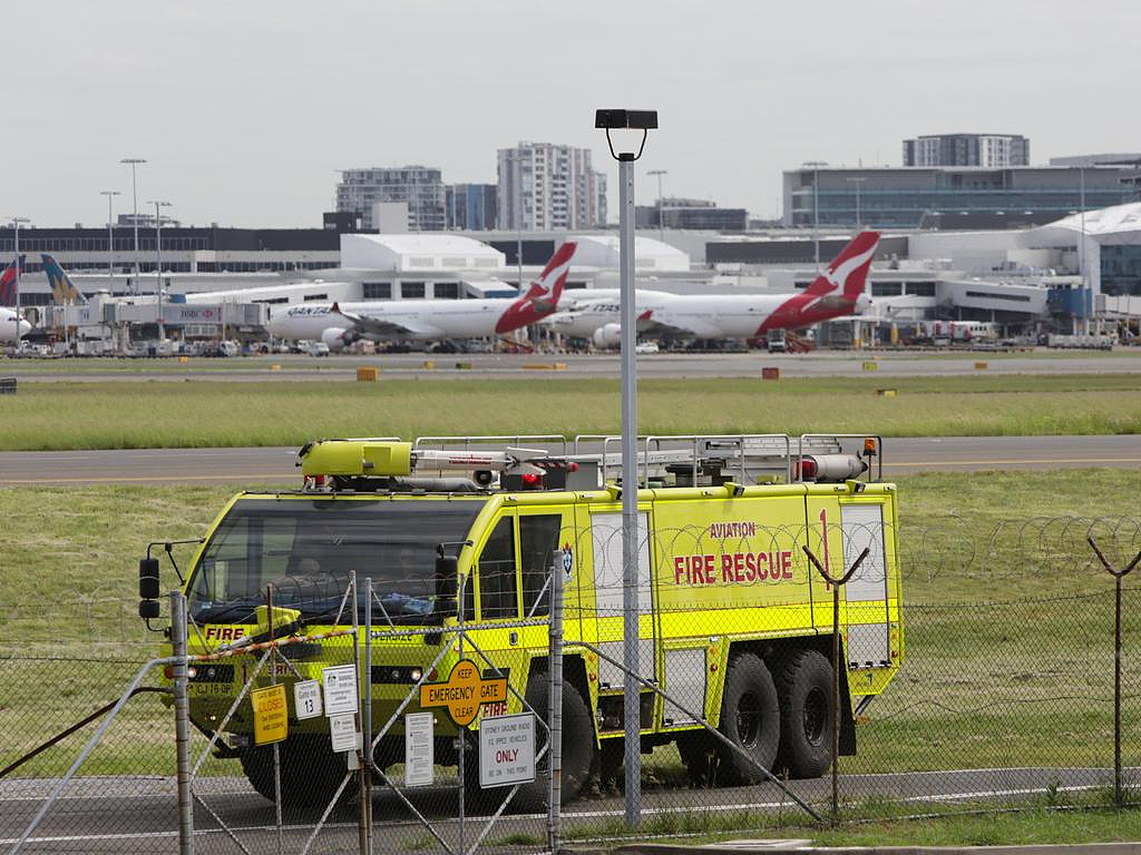 火警警报器故障，悉尼机场紧急疏散员工！大批航班晚点或停飞（组图） - 3