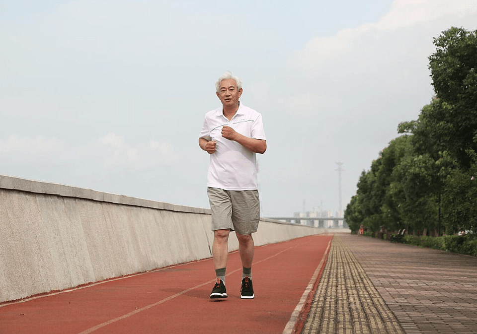 【健康】走路是长寿的良药！再次提醒：到了60岁，走路牢记“4不要”（组图） - 3