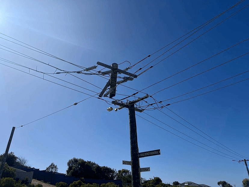 电线杆起火自燃，西澳超4500户家庭、企业停电，来电时间公布（组图） - 3