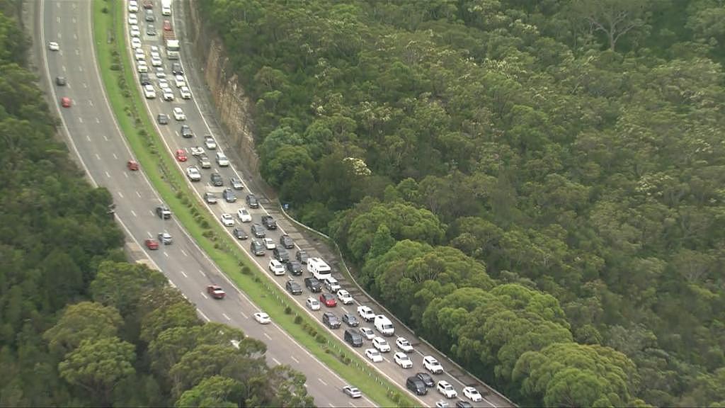 澳女遭卡车撞倒重伤，悉尼高速严重拥堵！大量司机面临交通延误（图） - 2