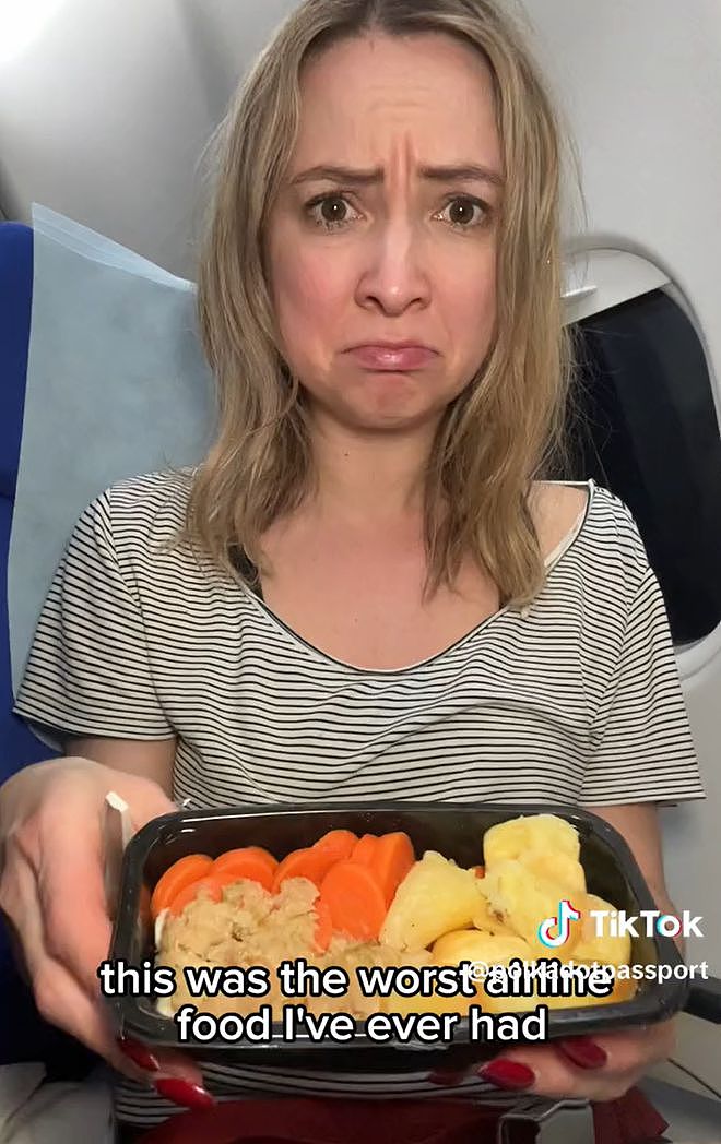 飞往澳洲的外国妹子吐槽中国某航班飞机餐难吃死了！瞬间，评论区沦陷了（组图） - 9