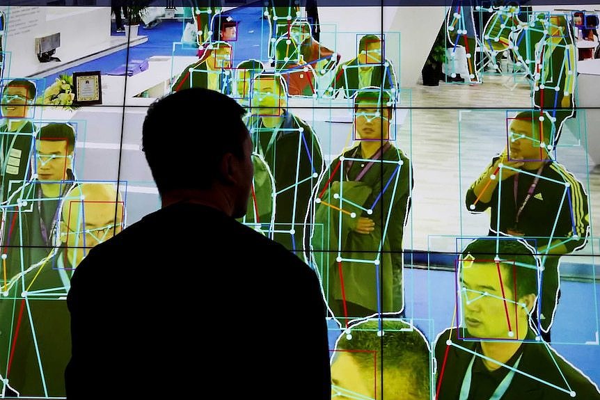 中国在其强大的面部识别技术中使用人工智能，并表示这有助于改善公共安全和安保。