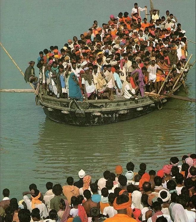 印度拖拉机掉水塘淹死20多人，看懵中国网友！超载已成印式特色（组图） - 14