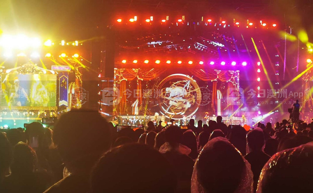周杰伦悉尼演唱会开唱，逾万华人歌迷冒雨到场！经典曲目引得全场大合唱（视频/组图） - 4