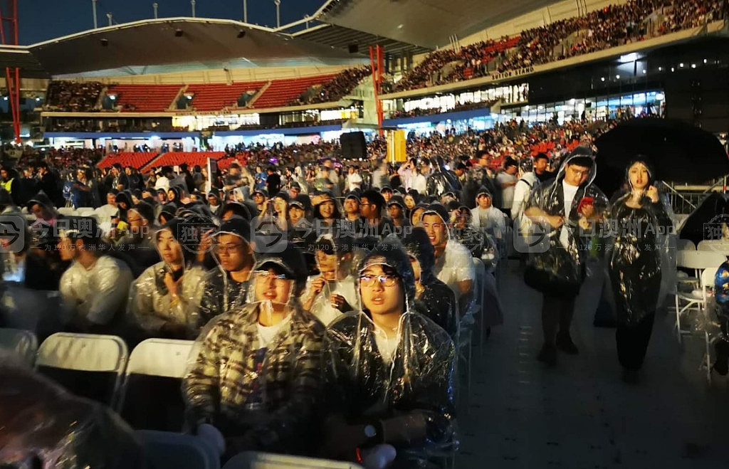 周杰伦悉尼演唱会开唱，逾万华人歌迷冒雨到场！经典曲目引得全场大合唱（视频/组图） - 6