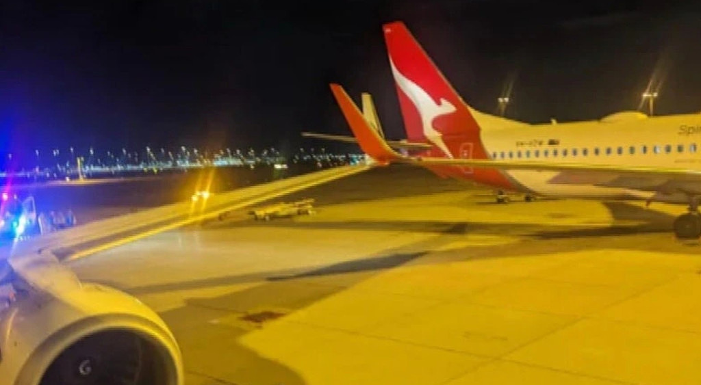 澳航2客机在机场相撞！乘客感受到震动，所幸无人受伤（组图） - 2