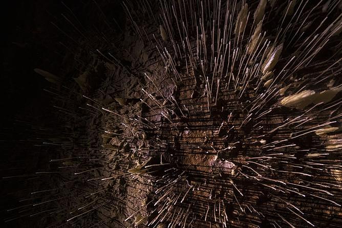 The celling of lake cave is made up of thousands of calcium ‘straws’ slowly depositing material for their growth. A straw in lake cave can grown 1cm in 20 years. 