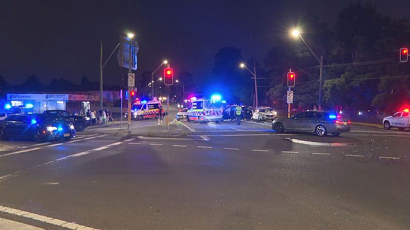 悉尼2名司机拒检遭追捕，引发车祸！多人受伤（组图） - 4