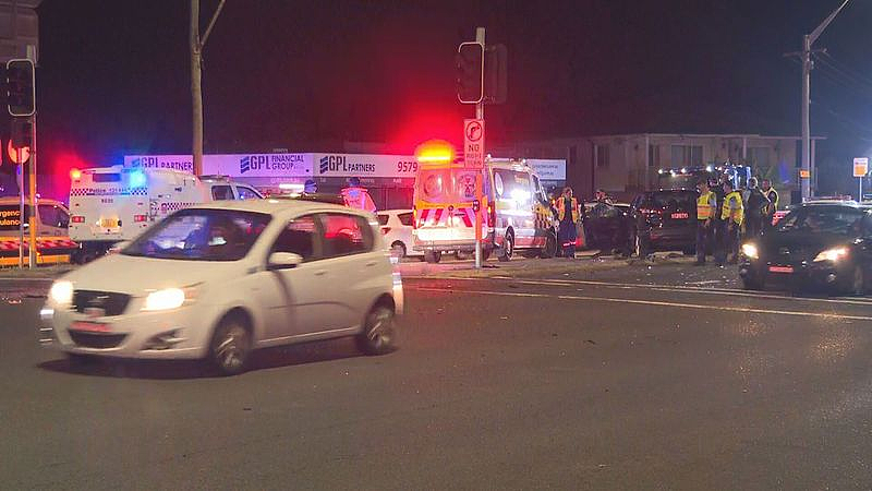 悉尼2名司机拒检遭追捕，引发车祸！多人受伤（组图） - 3
