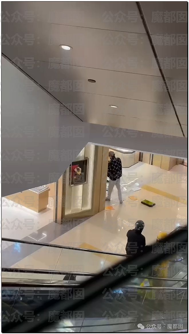 视频疯传！男子持榔头抢劫杭州珠宝店，引众多路人围观，被捕后大喊“我不是中国人，有外交豁免权”（视频/组图） - 7